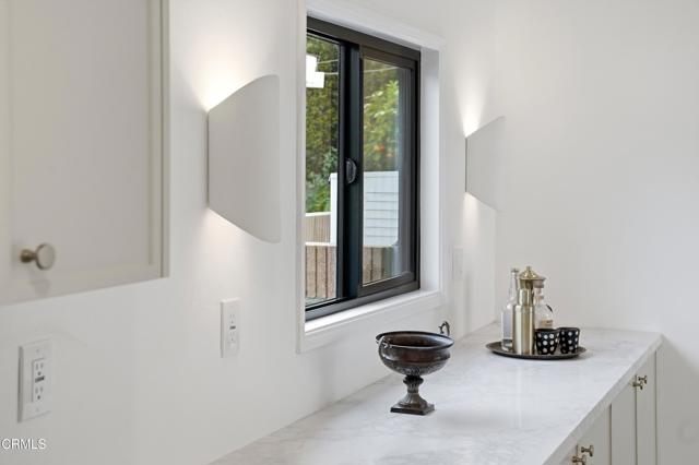 Detail Gallery Image 11 of 37 For 2801 Ceilhunt Ave, Los Angeles,  CA 90064 - 4 Beds | 2 Baths