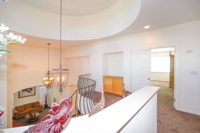 5018 Southport Ct, Antioch CA: https://media.crmls.org/mediaz/c5ba0ec2-beb2-4f95-bda8-eac2fcc6d54f.jpg