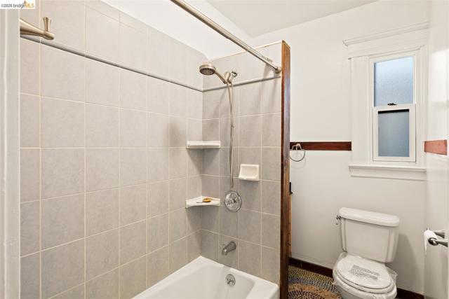 1718 Bancroft Way, Berkeley CA: https://media.crmls.org/mediaz/c5ba6616-c703-49c9-88ab-9d51eca47246.jpg