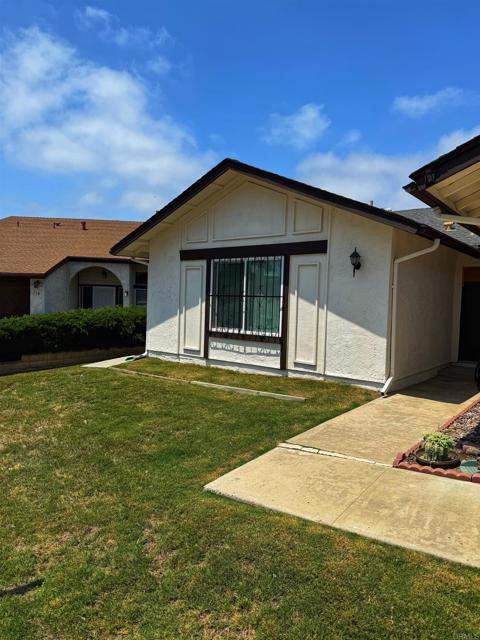 318 Vecino Court, Spring Valley CA: https://media.crmls.org/mediaz/c5ba80e7-4dfb-466c-a9d6-6a299609df6e.jpg