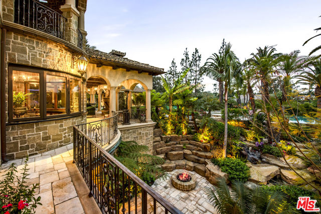 427 La Marina Drive, Camarillo CA: https://media.crmls.org/mediaz/c5ba8943-8a58-41a2-8156-62647ca297ee.jpg