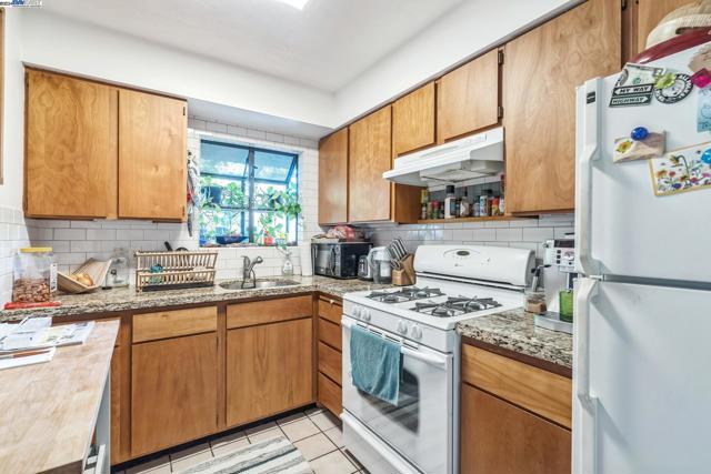 Image 28 of 39 For 15 Encina Pl