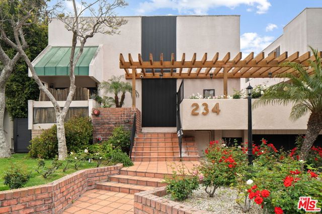 234 S Tower Drive, Beverly Hills CA: https://media.crmls.org/mediaz/c5bac511-c580-4787-8d7e-ade2be1b3cc1.jpg
