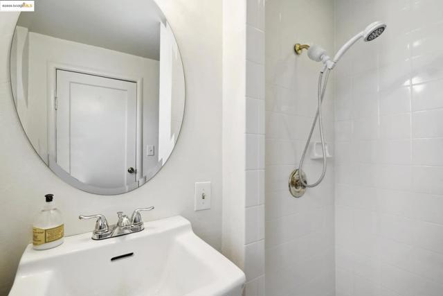 342 El Toyonal, Orinda CA: https://media.crmls.org/mediaz/c5bba98c-eff6-4eb1-84c9-21d66cd44006.jpg