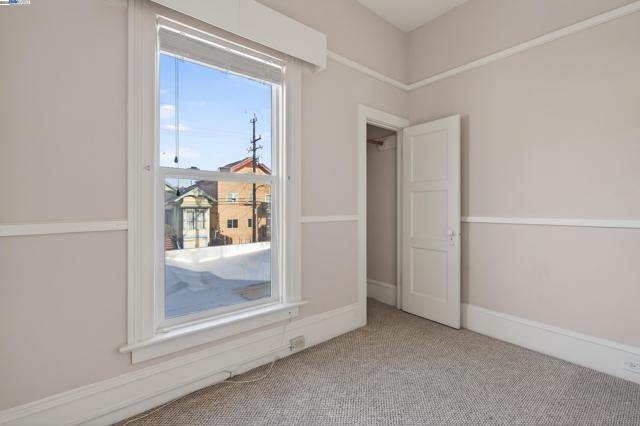 1011 E 11Th St, Oakland CA: https://media.crmls.org/mediaz/c5bc4011-0f63-4e11-8484-bdb4b6323945.jpg