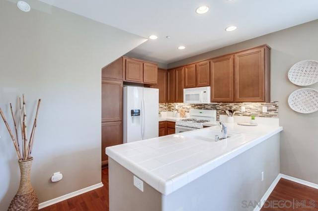 16915 HUTCHINS LANDING, San Diego CA: https://media.crmls.org/mediaz/c5bd3d46-3c04-4bcd-9cfe-10c8ffebe8a1.jpg