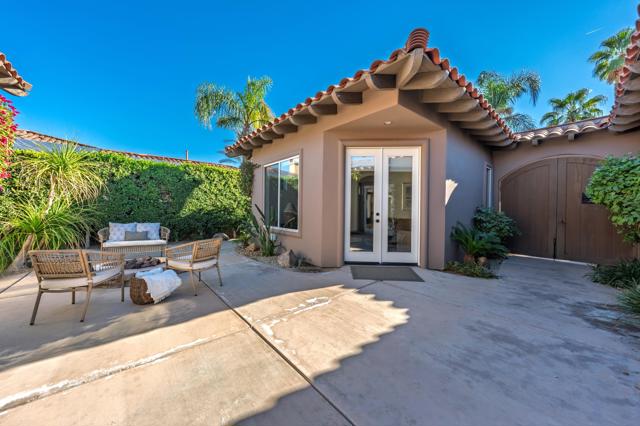 261 Loch Lomond Road, Rancho Mirage CA: https://media.crmls.org/mediaz/c5bdf419-cef9-4d37-a3a2-53c12c74a696.jpg