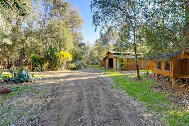 18408 Sweet Ln, Ramona CA: https://media.crmls.org/mediaz/c5be1ec5-9aef-43b8-884e-cf39a1cacfd3.jpg