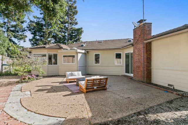 990 Rose Avenue, Mountain View CA: https://media.crmls.org/mediaz/c5be32ce-2118-4d5f-8d1c-1a83ab34d511.jpg