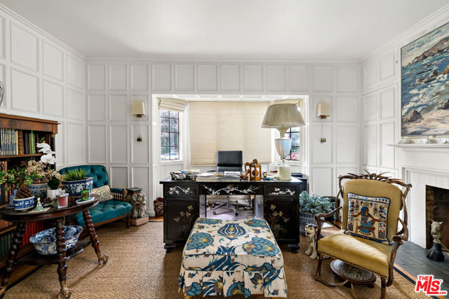 340 S Plymouth Boulevard, Los Angeles CA: https://media.crmls.org/mediaz/c5bf05cc-6cee-4827-add6-766022a5dda2.jpg