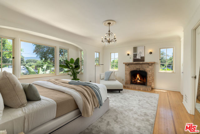 205 S Lomita Avenue, Ojai CA: https://media.crmls.org/mediaz/c5c007d2-d1dc-418c-8aba-e72ad9133735.jpg