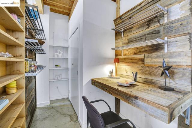1695 15Th St, Oakland CA: https://media.crmls.org/mediaz/c5c00aec-7590-4b8c-a2b6-0a83305a6ce5.jpg