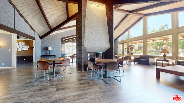 3719 Country Club Drive, Long Beach CA: https://media.crmls.org/mediaz/c5c017fa-39d2-4da8-ba87-c2d669bb3eed.jpg