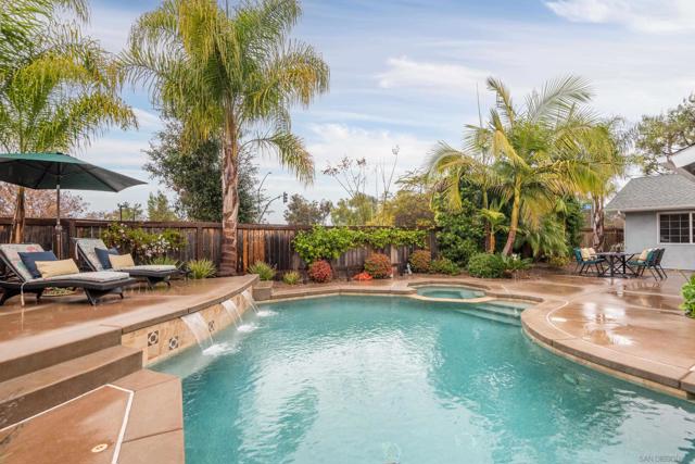 11766 Clearwood Ct, San Diego CA: https://media.crmls.org/mediaz/c5c0aa11-be2e-4bf5-920a-a311f764e44d.jpg