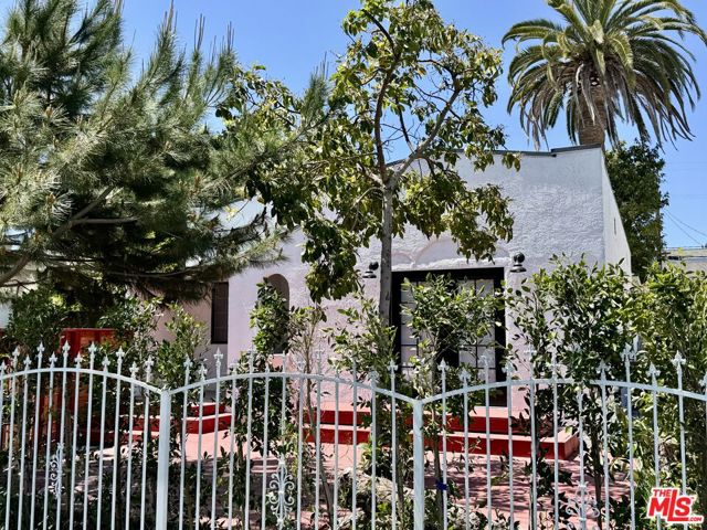 2927 S West View Street, Los Angeles CA: https://media.crmls.org/mediaz/c5c18cd2-01c7-4f30-beed-5d0338d3aefd.jpg