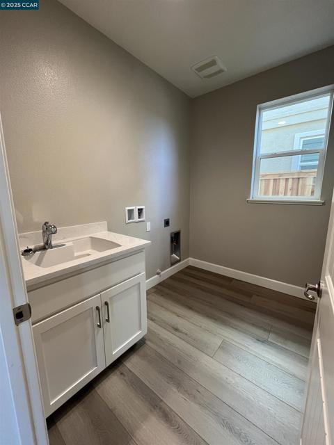 1406 Cobblestone Drive, Pittsburg CA: https://media.crmls.org/mediaz/c5c27a7c-56f2-4987-ac67-e06070f68fda.jpg