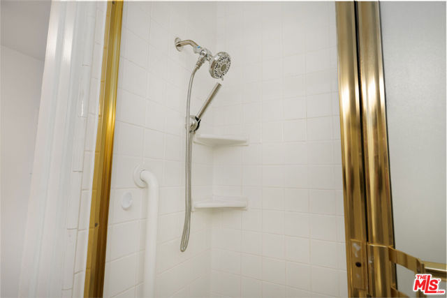 256 S Doheny Drive, Beverly Hills CA: https://media.crmls.org/mediaz/c5c27d42-9dc1-4eaa-96e5-748299274d9b.jpg