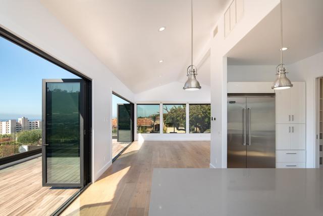 2641 Costebelle Dr, La Jolla CA: https://media.crmls.org/mediaz/c5c35904-3b13-4634-8980-ded8e3bf34ed.jpg