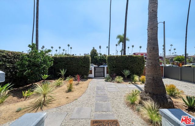 3447 9th Avenue, Los Angeles CA: https://media.crmls.org/mediaz/c5c37693-e4ee-4fdc-8363-2d193602c7ce.jpg