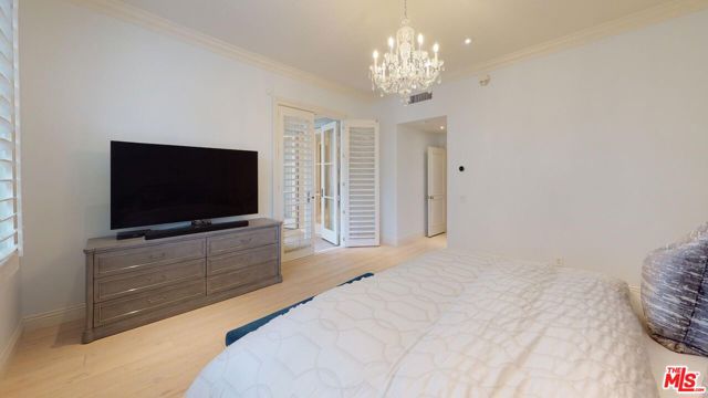 10120 Empyrean Way, Los Angeles CA: https://media.crmls.org/mediaz/c5c380cc-8250-4f61-b921-b0150ea0da1c.jpg