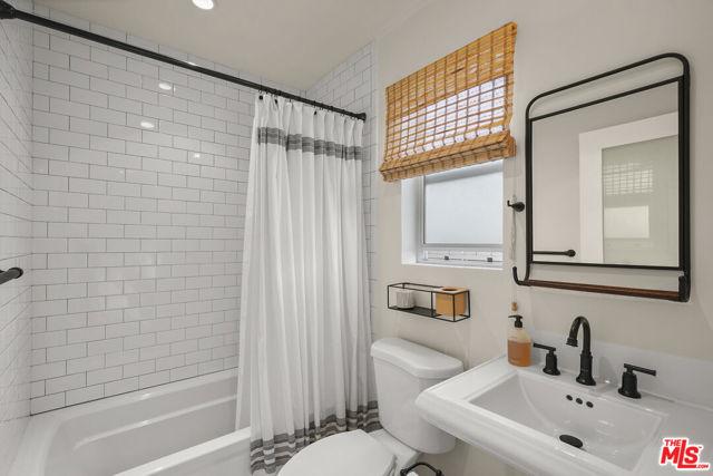 927 N Vista Street, Los Angeles CA: https://media.crmls.org/mediaz/c5c3c2a3-6b2c-4c6b-a408-009f2a597460.jpg