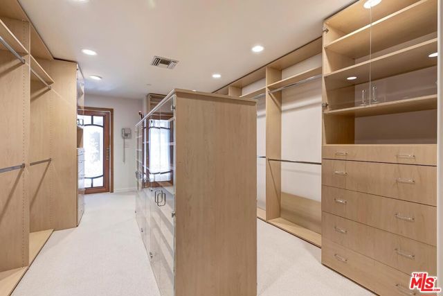 3595 Wonder View Drive, Los Angeles CA: https://media.crmls.org/mediaz/c5c3c9d5-5473-4202-96b2-1ea9230fd0f1.jpg