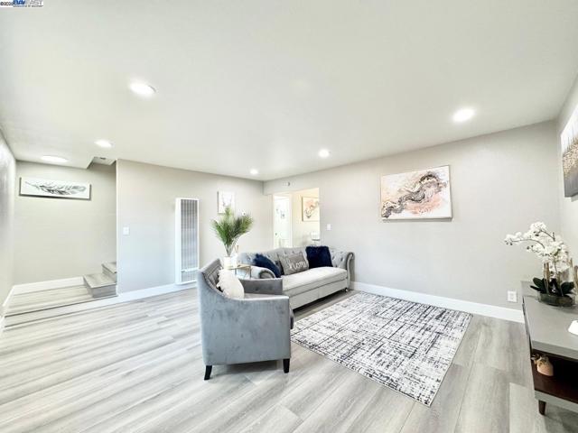 20595 Center St, Castro Valley CA: https://media.crmls.org/mediaz/c5c3e826-1f64-4cc5-9fc3-4e2680a63b75.jpg