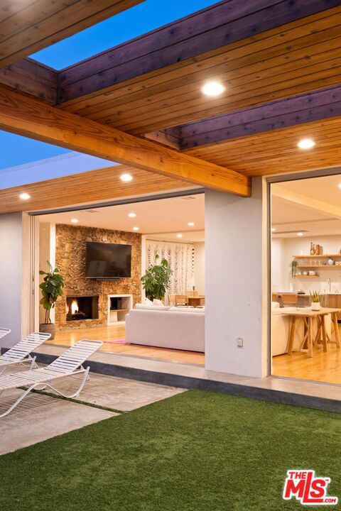 6641 Bedford Avenue, Los Angeles CA: https://media.crmls.org/mediaz/c5c52b21-117e-42d7-b3ac-3d95e40a3cd7.jpg