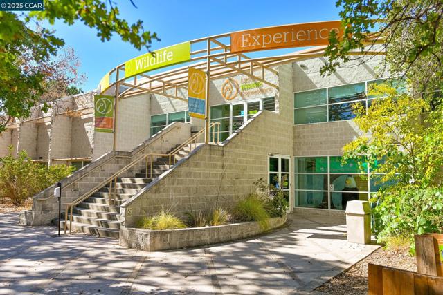 2460 Sky Rd, Walnut Creek CA: https://media.crmls.org/mediaz/c5c5a060-8168-4cda-928b-fe34596ae035.jpg