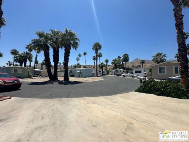2 Harrison Street, Cathedral City CA: https://media.crmls.org/mediaz/c5c5d41b-bc82-42dd-90bf-e2781c93932f.jpg