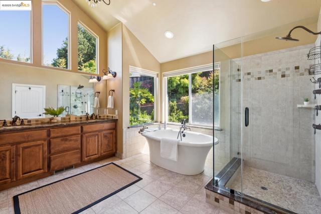 3244 Ridgeview PL, Hayward CA: https://media.crmls.org/mediaz/c5c5e861-1a0e-4f1a-b11f-c38e07bd326b.jpg
