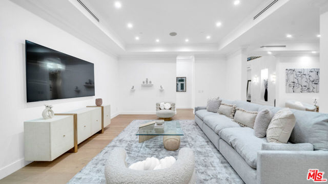 1447 San Ysidro Drive, Beverly Hills CA: https://media.crmls.org/mediaz/c5c5f214-019f-4609-9f88-64d48e351f0d.jpg