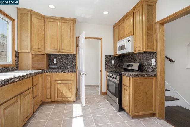 532 Central Ave, Pittsburg CA: https://media.crmls.org/mediaz/c5c5ffcf-5e87-42da-b33c-415f88a3c509.jpg