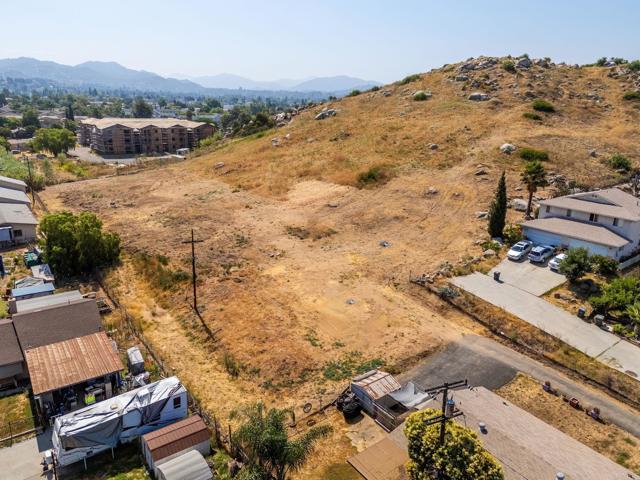 1161 N Anza Street, El Cajon CA: https://media.crmls.org/mediaz/c5c67757-b77d-4709-8a42-30455281efac.jpg