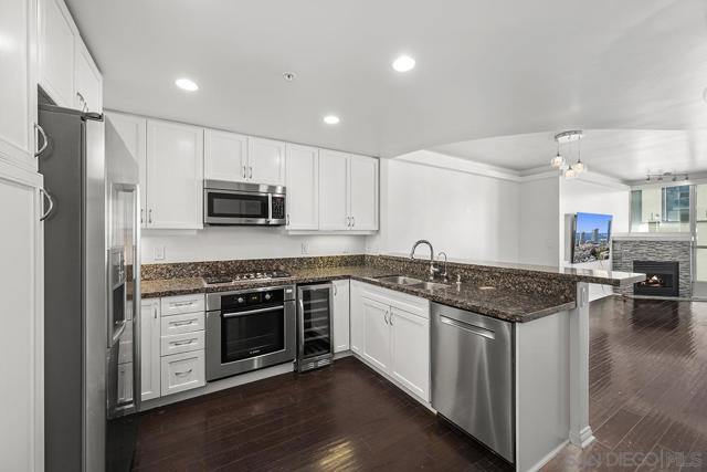 555 Front Street, San Diego CA: https://media.crmls.org/mediaz/c5c733a9-8c5e-410c-a27d-b7aaf4dec70b.jpg