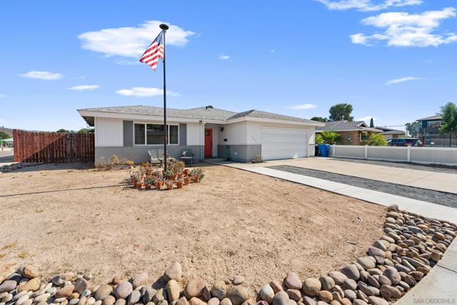 13011 Laurel St, Lakeside CA: https://media.crmls.org/mediaz/c5c73956-a724-453c-a45f-44211599b309.jpg
