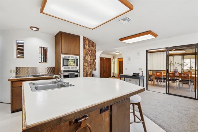 1722 Tierra Libertia Rd, Escondido CA: https://media.crmls.org/mediaz/c5c747bc-e84b-460c-a72b-7f9d3f2fa134.jpg