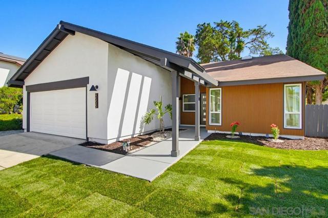 9555 Via Pereza, San Diego CA: https://media.crmls.org/mediaz/c5c74d14-3f33-407c-b3ff-4e8e4392bdb9.jpg