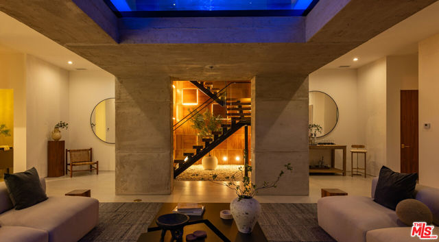 12752 Mulholland Drive, Beverly Hills CA: https://media.crmls.org/mediaz/c5c75dda-0a91-4b77-aff8-4c5d19af63d7.jpg