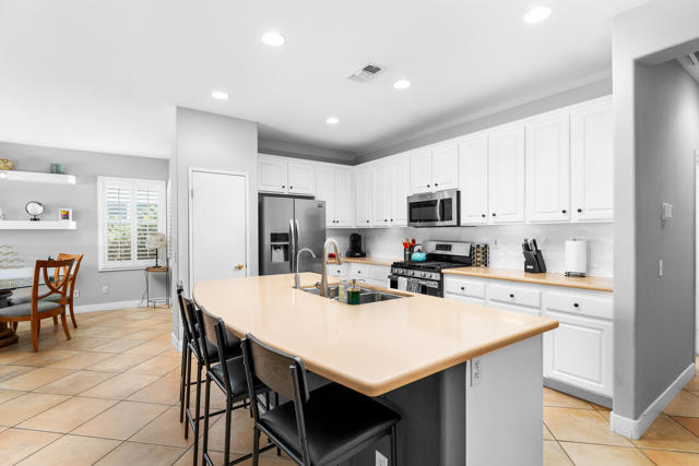 82626 Redford Way, Indio CA: https://media.crmls.org/mediaz/c5c79dcb-d511-44f6-ba50-c689ee4663a0.jpg