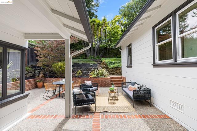 2333 Leimert Blvd, Oakland CA: https://media.crmls.org/mediaz/c5c7a66d-106a-454a-b4c6-47940805ac8d.jpg