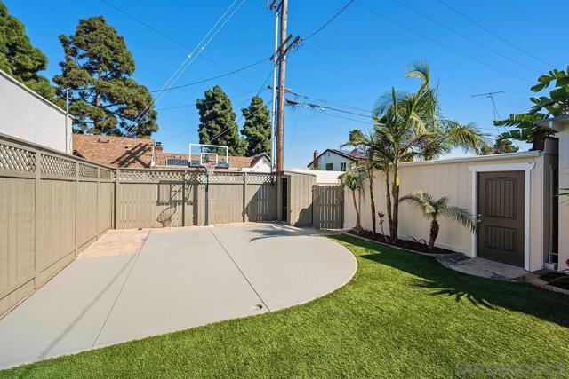 311 B Ave, Coronado CA: https://media.crmls.org/mediaz/c5c7aac9-c310-40ac-b424-99773fa4f3ad.jpg