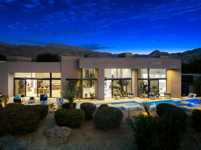 160 Kiva Drive, Palm Desert CA: https://media.crmls.org/mediaz/c5c8c038-c3b4-46b5-bae2-b056ce06a461.jpg