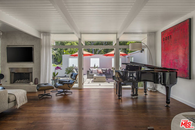 2544 Greenvalley Road, Los Angeles CA: https://media.crmls.org/mediaz/c5c8f52b-6e07-4251-a5d9-132b0b83fe14.jpg
