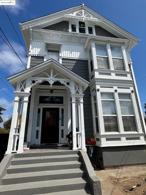 1520 Willow St, Alameda CA: https://media.crmls.org/mediaz/c5c9406c-773c-4e4e-8587-f2c0ee01fc25.jpg