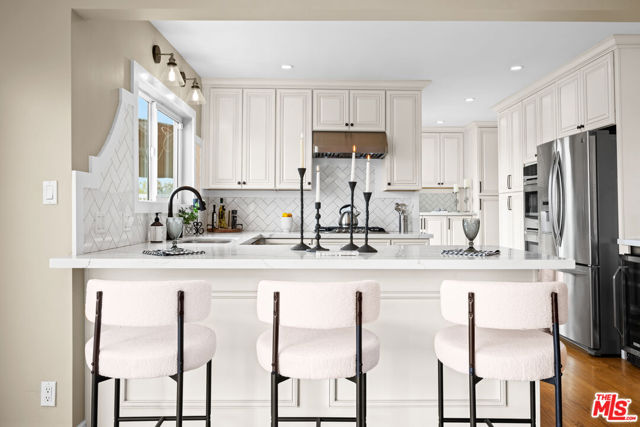 4113 Don Diablo Drive, Los Angeles CA: https://media.crmls.org/mediaz/c5c95181-3ec1-4b83-9066-cd1218183683.jpg