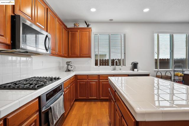 115 Tennyson Ct, Discovery Bay CA: https://media.crmls.org/mediaz/c5c96e57-9172-49d6-ac6d-16a7cdcc0522.jpg