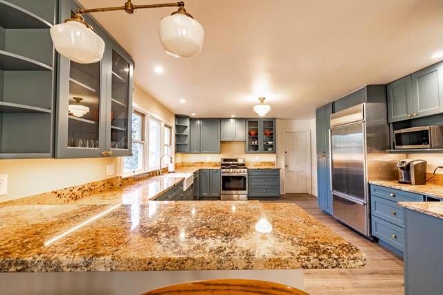 811 Alameda Avenue, Monterey CA: https://media.crmls.org/mediaz/c5c9d1e7-ec91-409f-9554-a4ab76fa1280.jpg