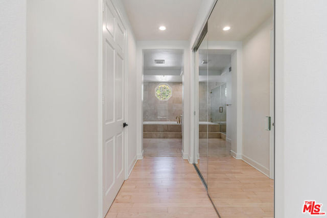 2370 Brookshire Lane, Los Angeles CA: https://media.crmls.org/mediaz/c5ca6014-b4d2-481b-b89d-45e7aefcc236.jpg