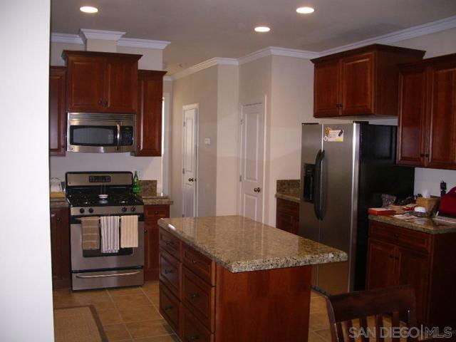 3012 Rosecrans St, San Diego CA: https://media.crmls.org/mediaz/c5cb2674-655a-4098-a582-8e9734c1d396.jpg
